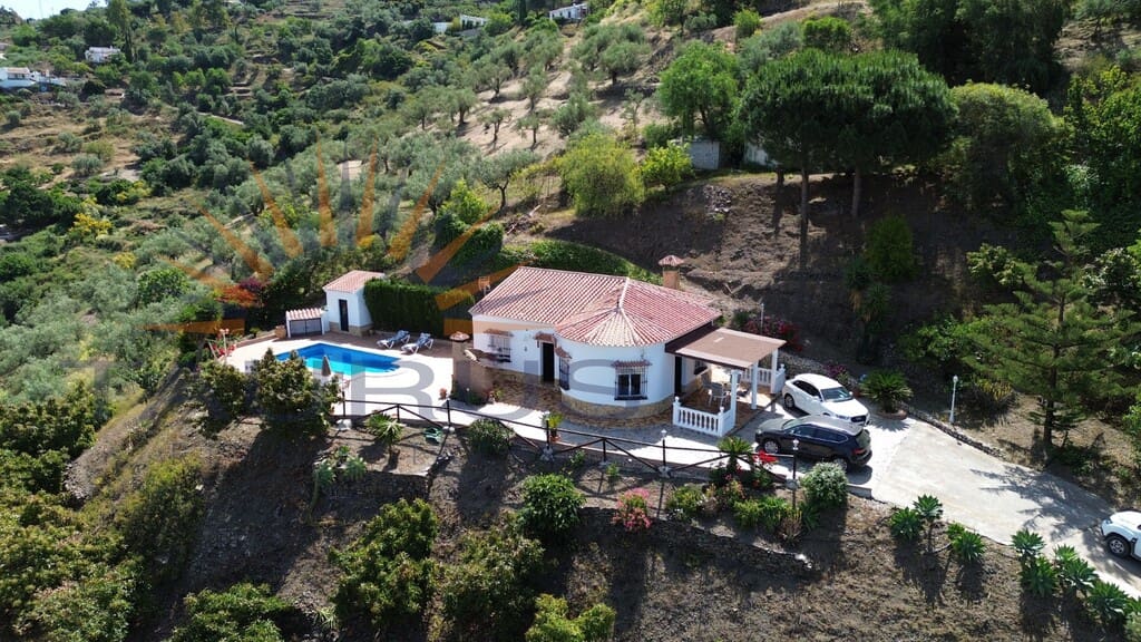 2 sypialnia Willa na sprzedaż w Sayalonga z basenem - 670 000 € (Ref: 9859935)