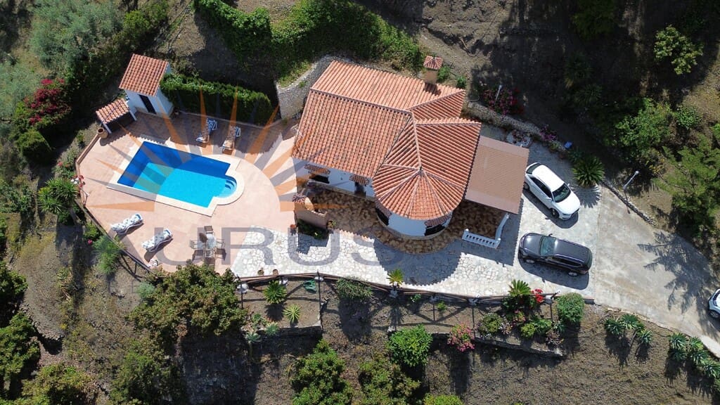 2 sypialnia Willa na sprzedaż w Sayalonga z basenem - 670 000 € (Ref: 9859935)