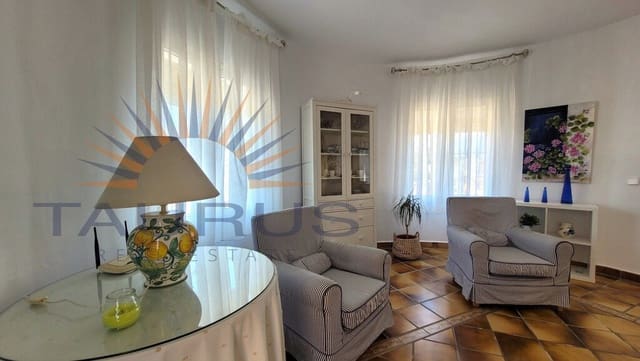 2 soveværelse Villa til salg i Sayalonga med swimmingpool - € 670.000 (Ref: 9859935)