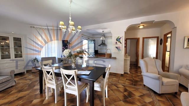 2 soverom Villa til salgs i Sayalonga med svømmebasseng - € 670 000 (Ref: 9859935)