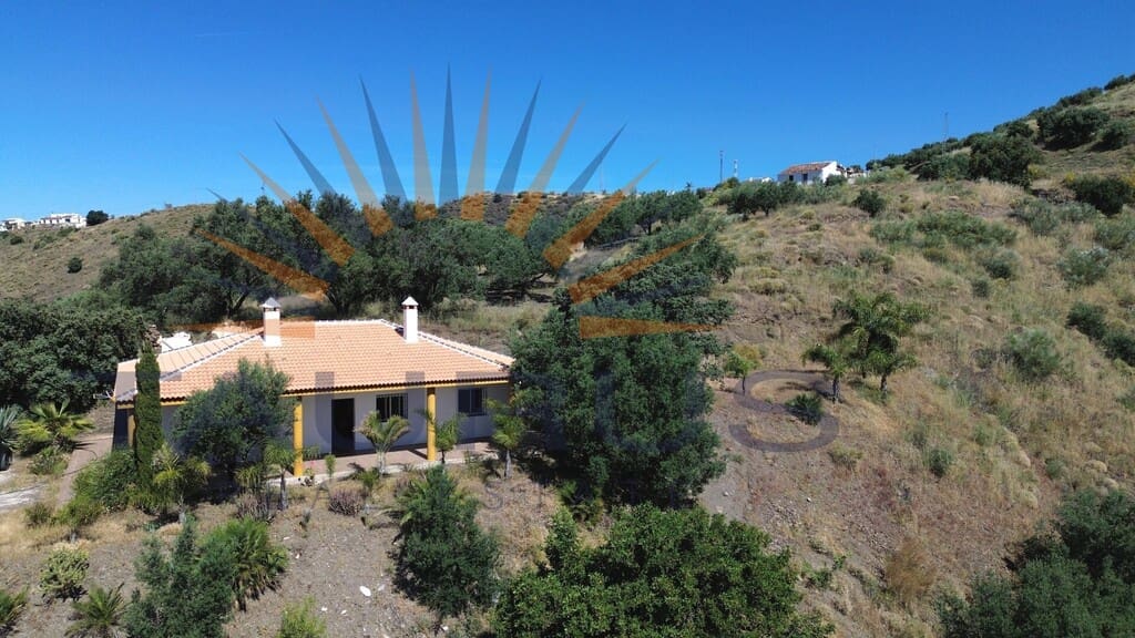 3 bedroom Villa for sale in Canillas de Aceituno - € 265,000 (Ref: 9866917)