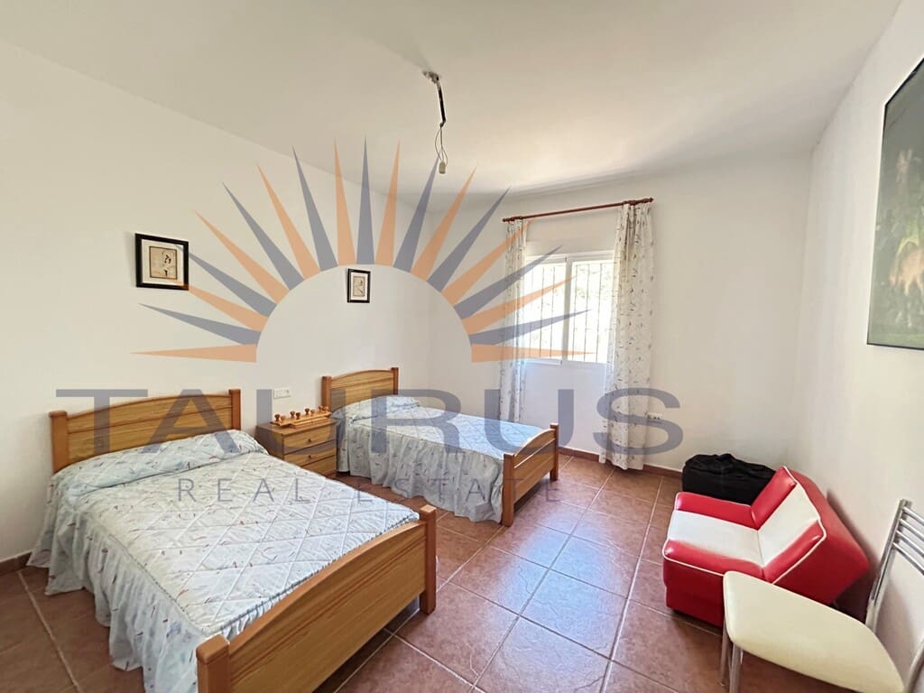 3 bedroom Villa for sale in Canillas de Aceituno - € 265,000 (Ref: 9866917)