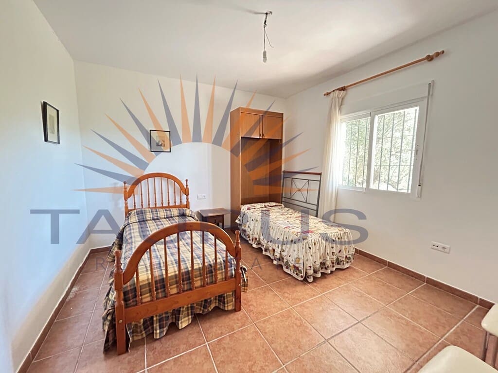3 bedroom Villa for sale in Canillas de Aceituno - € 265,000 (Ref: 9866917)
