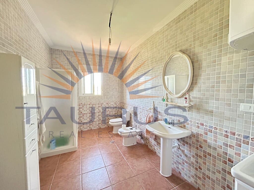 3 bedroom Villa for sale in Canillas de Aceituno - € 265,000 (Ref: 9866917)