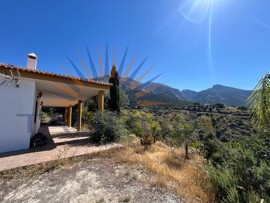 3 bedroom Villa for sale in Canillas de Aceituno - € 265,000 (Ref: 9866917)