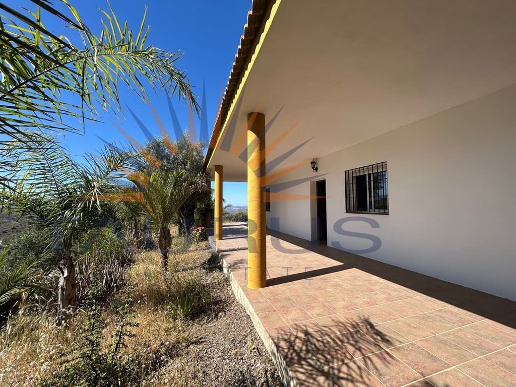 3 bedroom Villa for sale in Canillas de Aceituno - € 265,000 (Ref: 9866917)