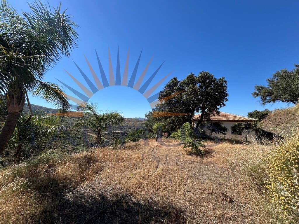3 bedroom Villa for sale in Canillas de Aceituno - € 265,000 (Ref: 9866917)