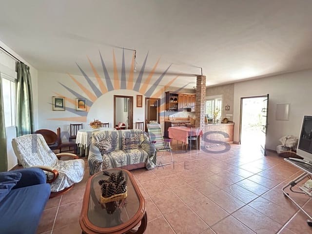 3 soverom Villa til salgs i Canillas de Aceituno med svømmebasseng garasje - € 265 000 (Ref: 9866917)