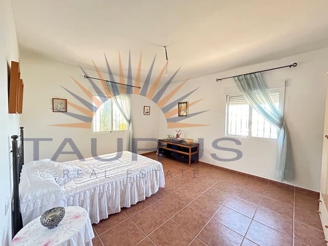 3 soverom Villa til salgs i Canillas de Aceituno med svømmebasseng garasje - € 265 000 (Ref: 9866917)