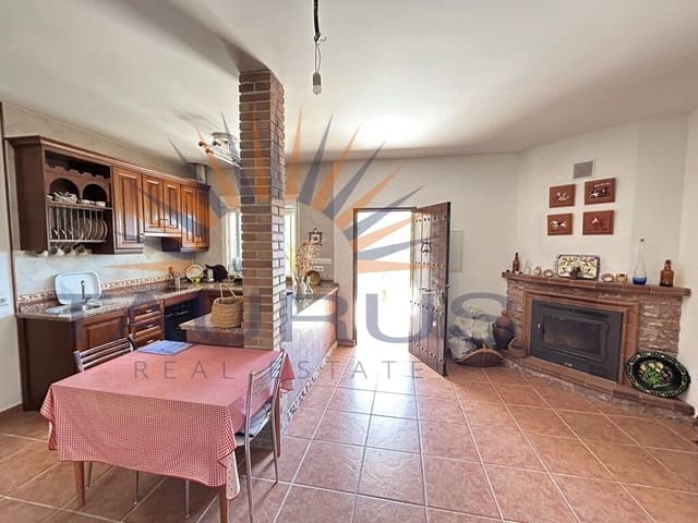 3 soverom Villa til salgs i Canillas de Aceituno med svømmebasseng garasje - € 265 000 (Ref: 9866917)
