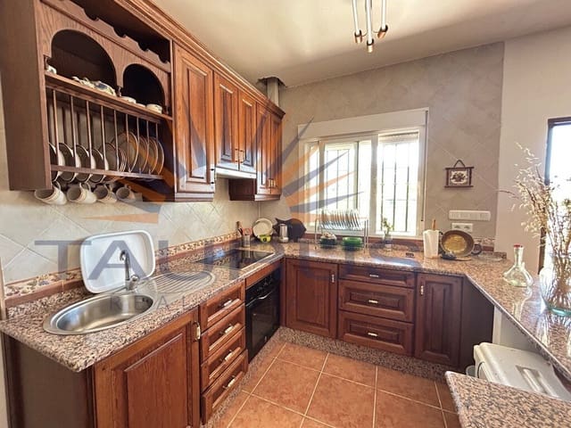 3 soverom Villa til salgs i Canillas de Aceituno med svømmebasseng garasje - € 265 000 (Ref: 9866917)