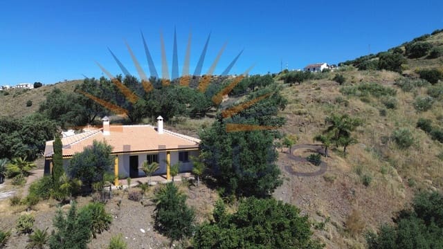 3 soverom Villa til salgs i Canillas de Aceituno med svømmebasseng garasje - € 265 000 (Ref: 9866917)
