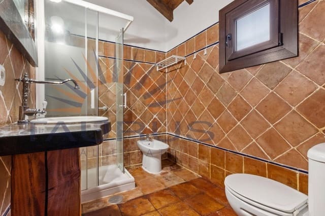 3 sypialnia Willa na sprzedaż w Arenas de Velez, Arenas z basenem - 430 000 € (Ref: 9875848)