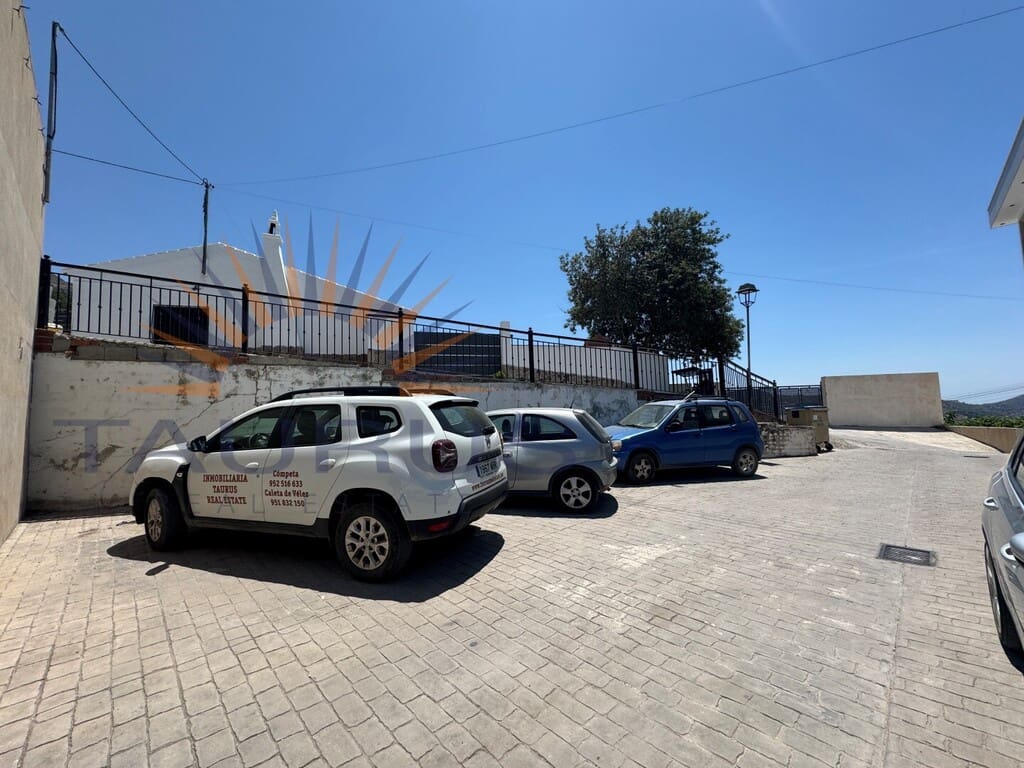 Casa de 3 habitaciones en Canillas de Albaida en venta - 149.000 € (Ref: 9880736)