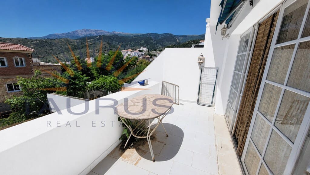 Casa de 3 habitaciones en Canillas de Albaida en venta - 149.000 € (Ref: 9880736)