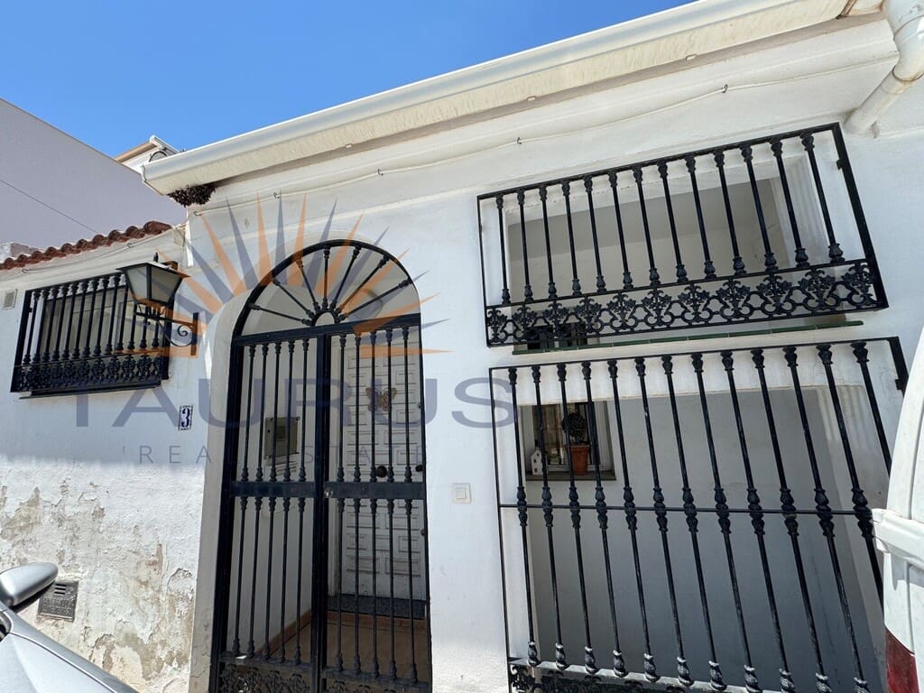 Casa de 3 habitaciones en Canillas de Albaida en venta - 149.000 € (Ref: 9880736)