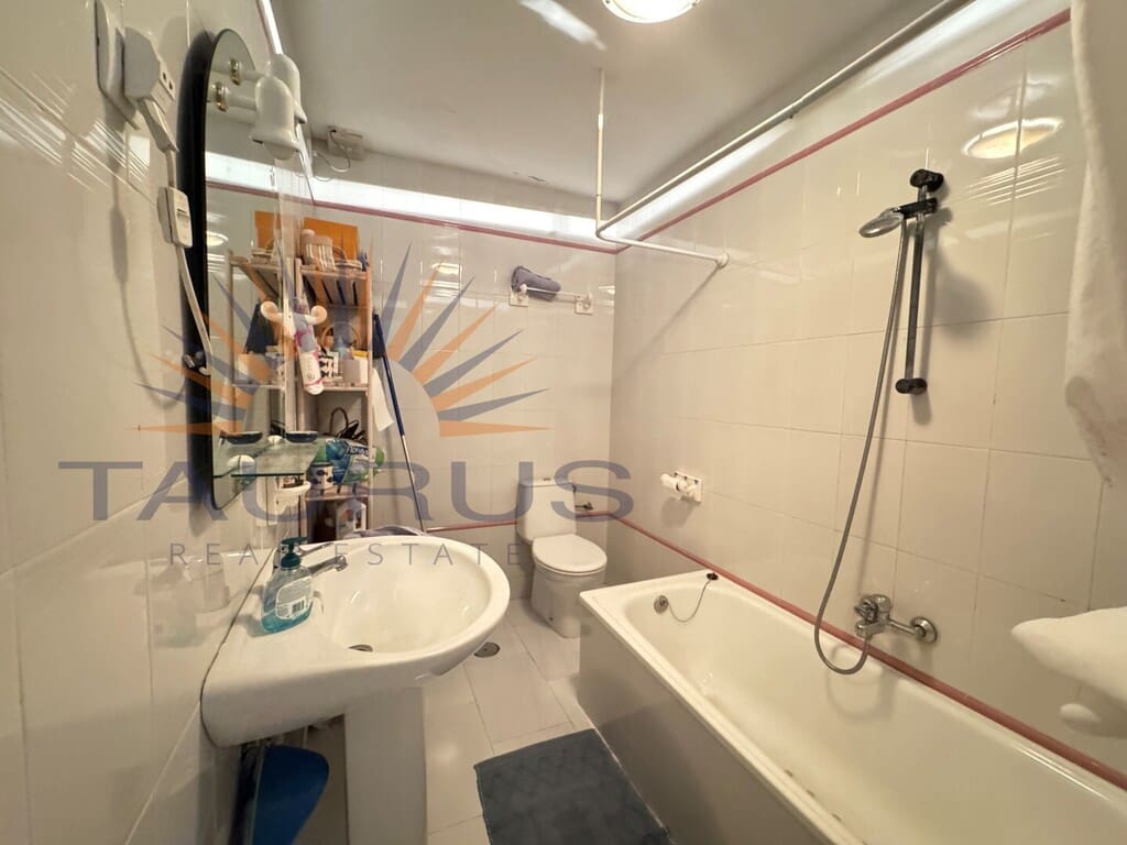 Casa de 3 habitaciones en Canillas de Albaida en venta - 149.000 € (Ref: 9880736)