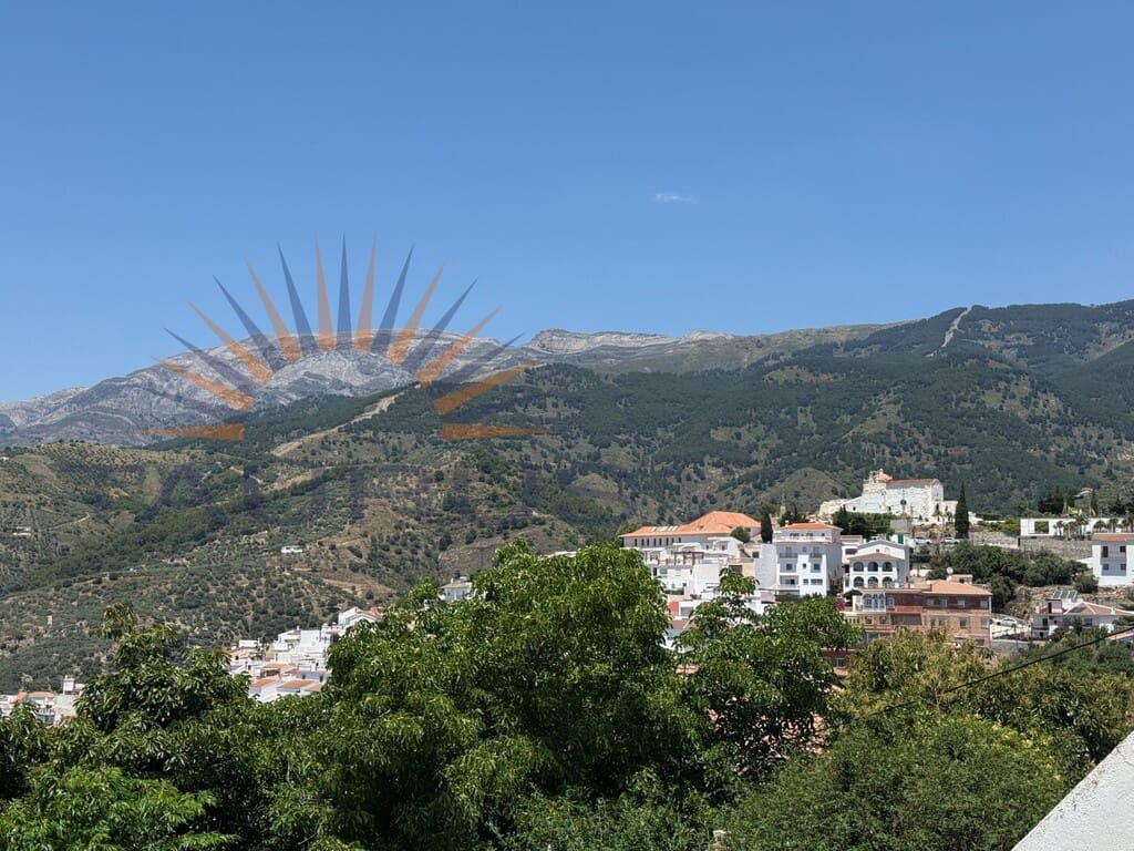 Casa de 3 habitaciones en Canillas de Albaida en venta - 149.000 € (Ref: 9880736)