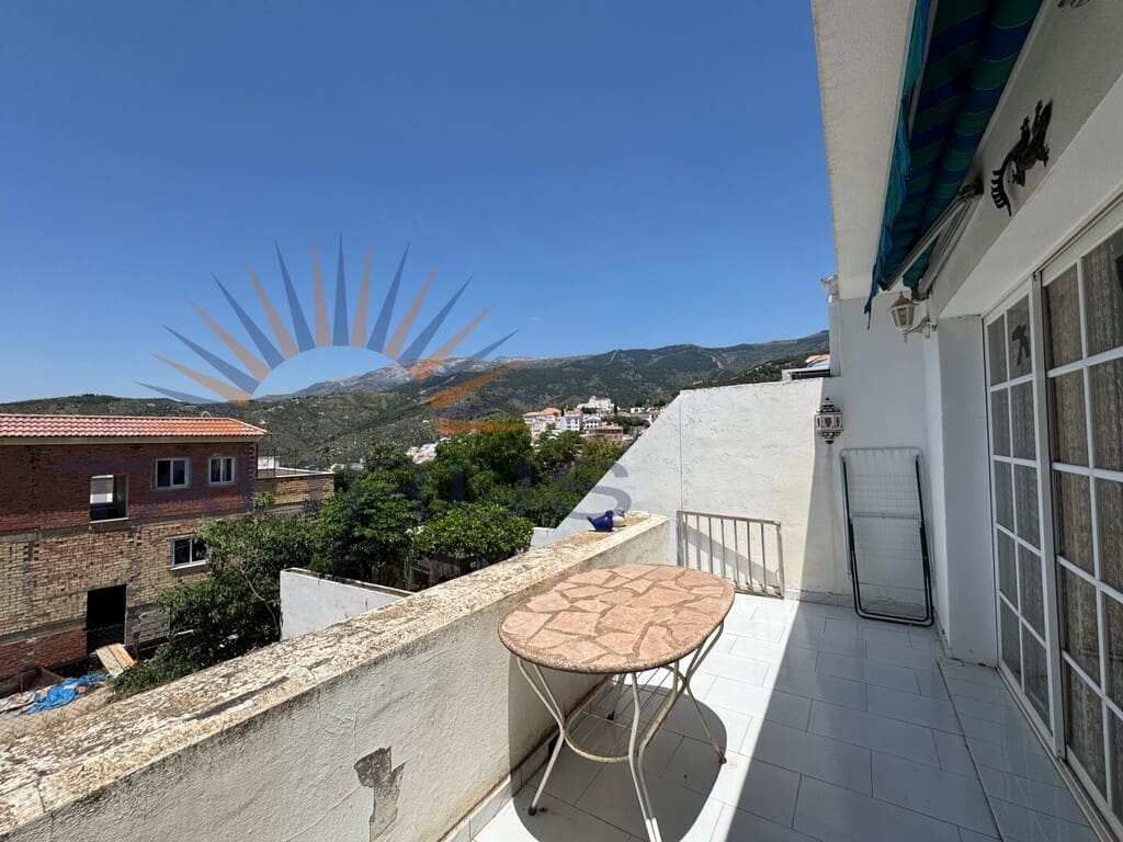Casa de 3 habitaciones en Canillas de Albaida en venta - 149.000 € (Ref: 9880736)