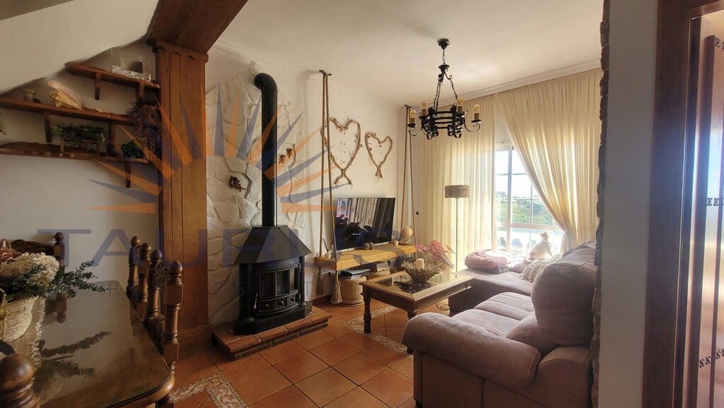 3 bedroom Townhouse for sale in Competa with pool garage - € 280,000 (Ref: 9884322)