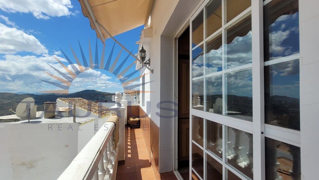 3 bedroom Townhouse for sale in Competa with pool garage - € 280,000 (Ref: 9884322)