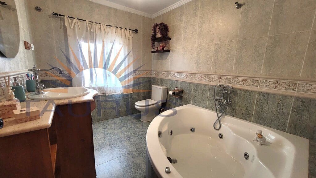 3 bedroom Townhouse for sale in Competa with pool garage - € 280,000 (Ref: 9884322)