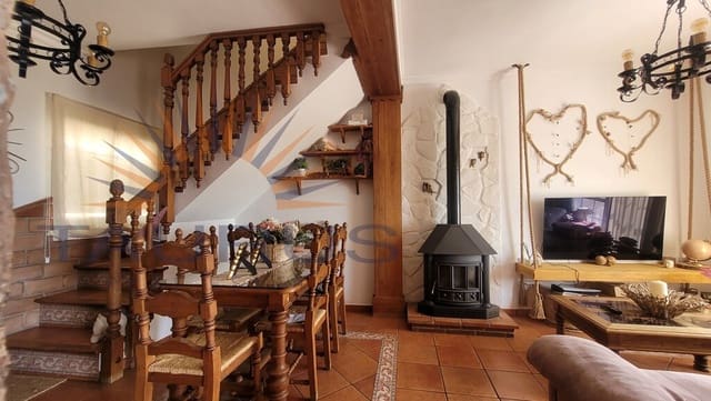 Casa de 3 habitaciones en Cómpeta en venta - 280.000 € (Ref: 9884322)