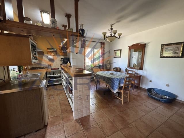 3 soveværelse Villa til salg i Sayalonga med swimmingpool garage - € 365.000 (Ref: 9892004)
