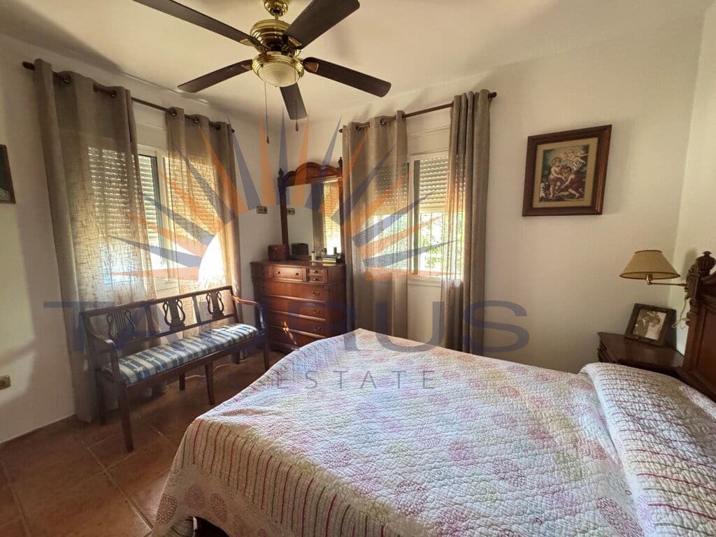 3 bedroom Villa for sale in Sayalonga with pool garage - € 365,000 (Ref: 9892004)