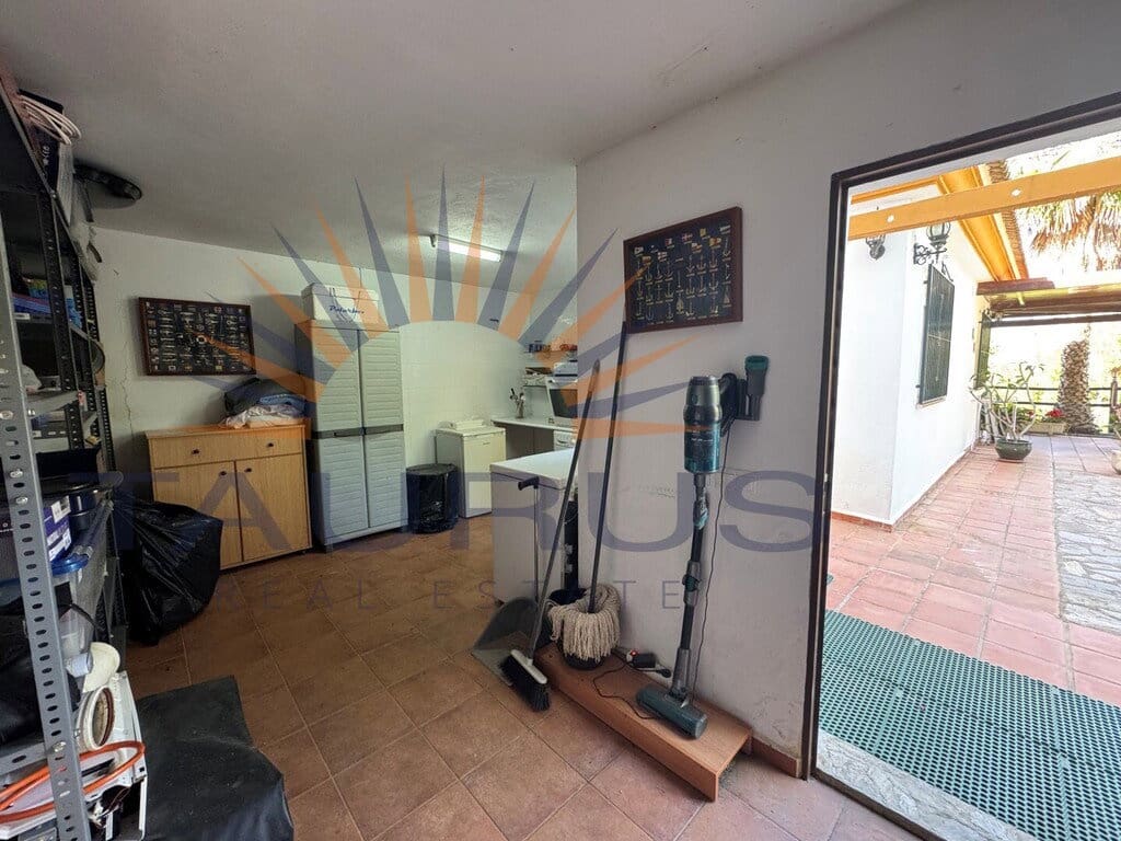3 bedroom Villa for sale in Sayalonga with pool garage - € 365,000 (Ref: 9892004)