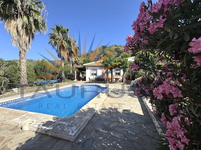3 soveværelse Villa til salg i Sayalonga med swimmingpool garage - € 365.000 (Ref: 9892004)