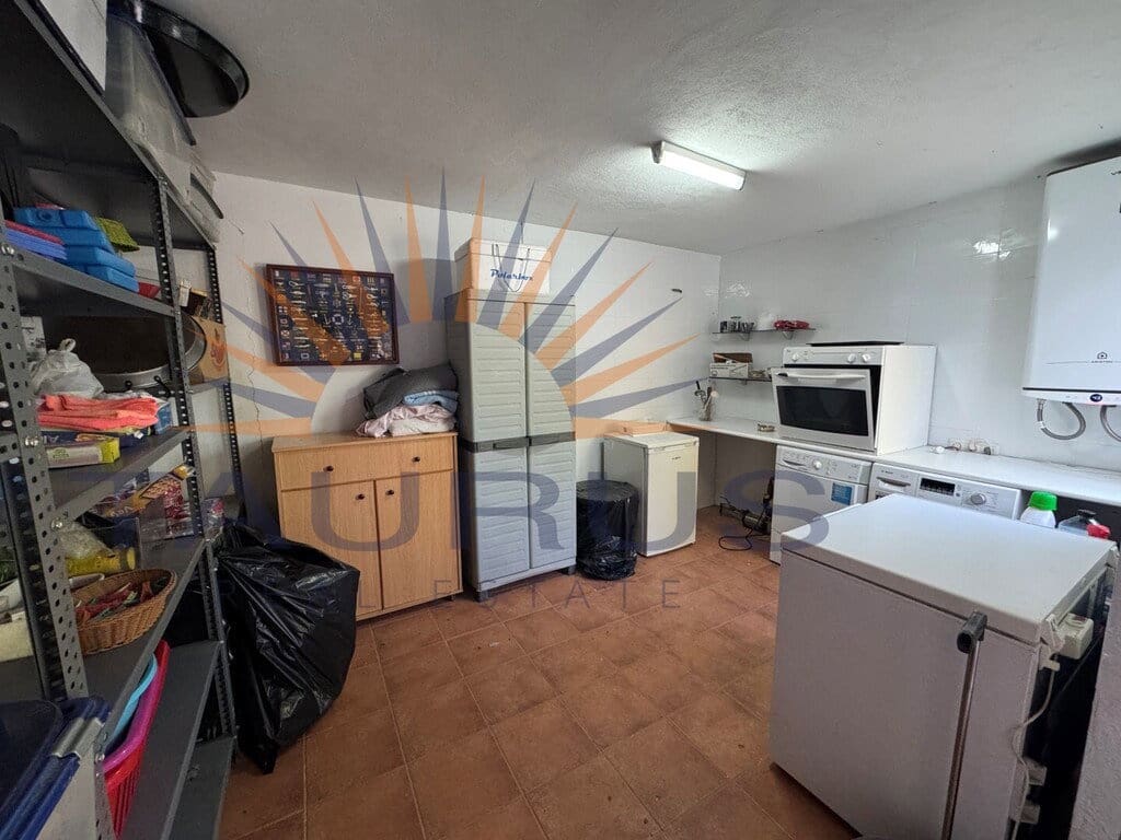 3 bedroom Villa for sale in Sayalonga with pool garage - € 365,000 (Ref: 9892004)