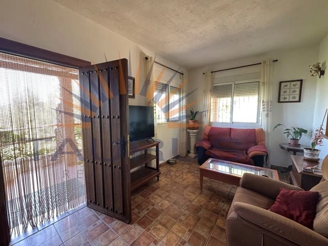 3 soveværelse Villa til salg i Sayalonga med swimmingpool garage - € 365.000 (Ref: 9892004)