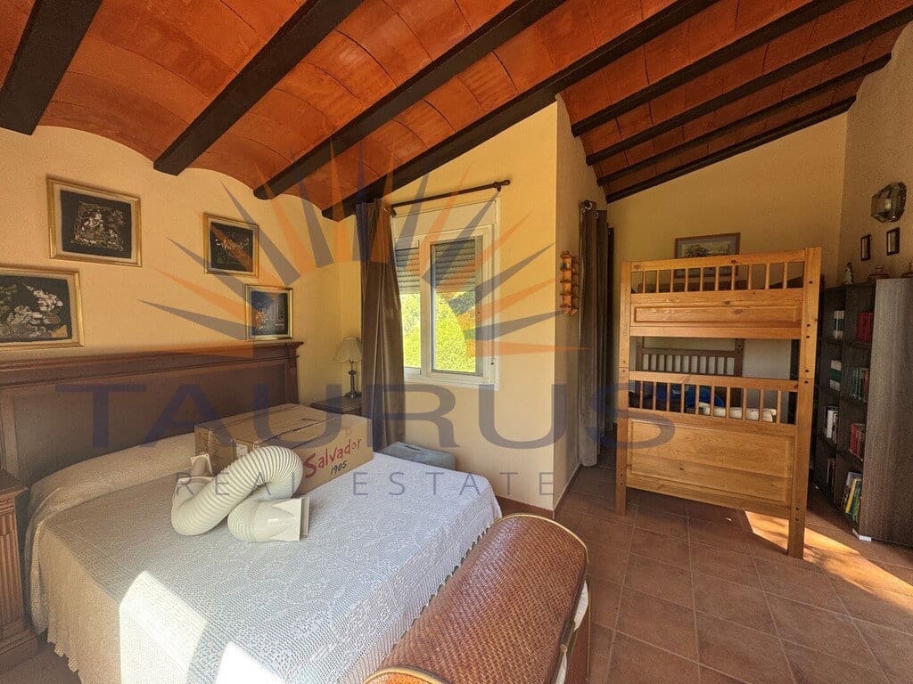 3 bedroom Villa for sale in Sayalonga with pool garage - € 365,000 (Ref: 9892004)