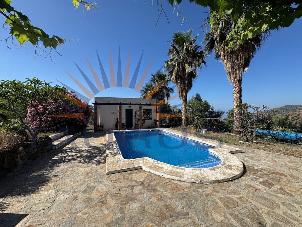 3 bedroom Villa for sale in Sayalonga with pool garage - € 365,000 (Ref: 9892004)