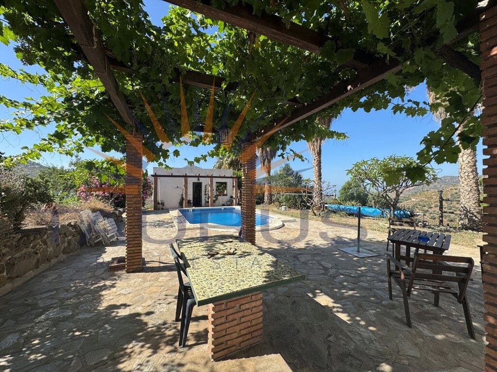 3 bedroom Villa for sale in Sayalonga with pool garage - € 365,000 (Ref: 9892004)