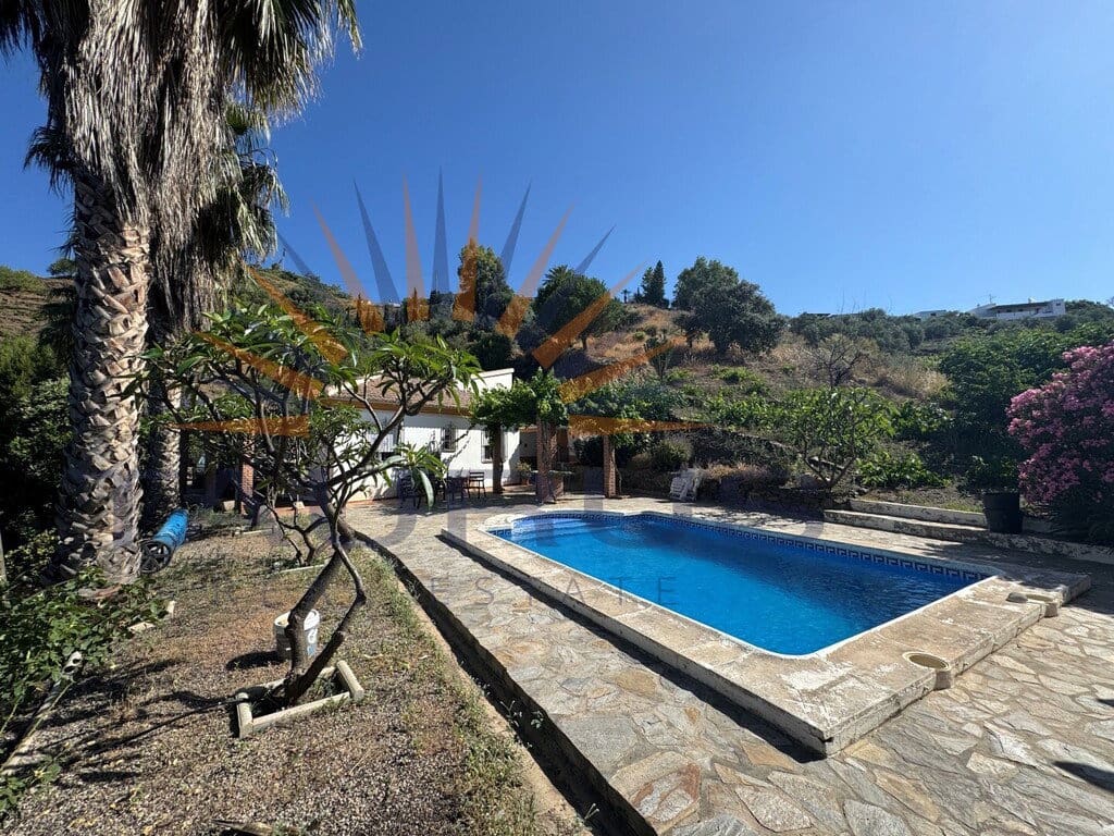 3 bedroom Villa for sale in Sayalonga with pool garage - € 365,000 (Ref: 9892004)