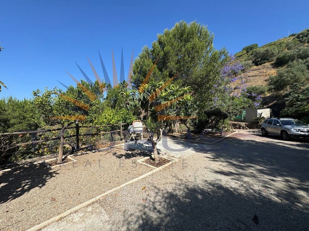 3 bedroom Villa for sale in Sayalonga with pool garage - € 365,000 (Ref: 9892004)