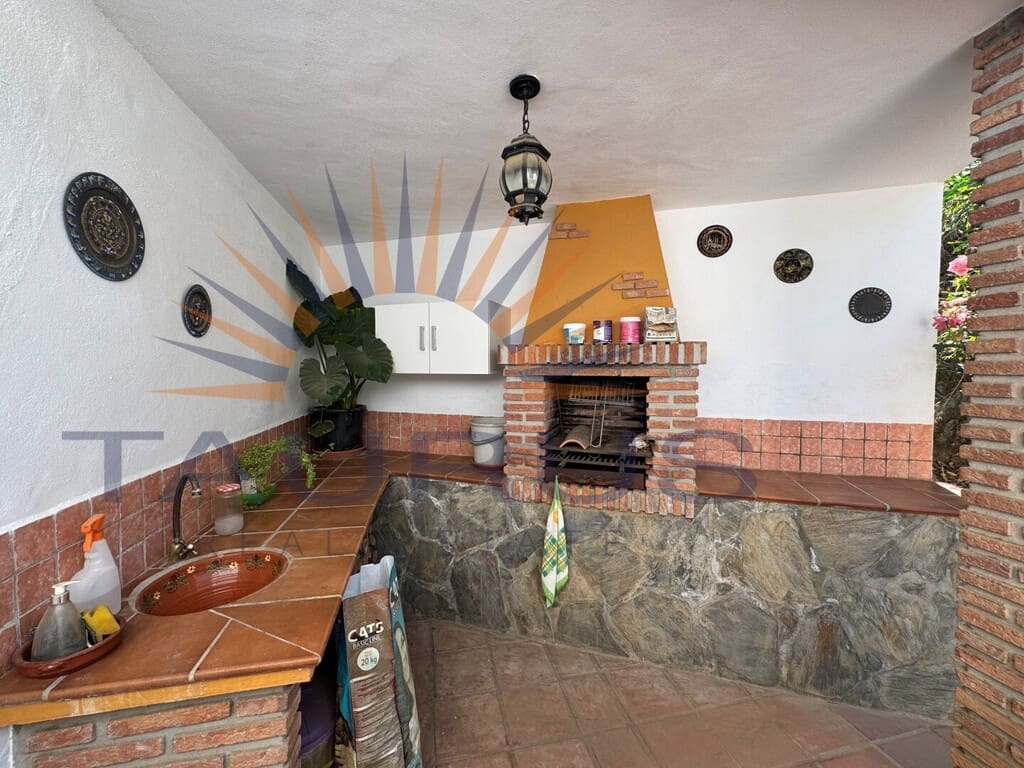 3 soverom Villa til salgs i Sayalonga med svømmebasseng - € 365 000 (Ref: 9892004)