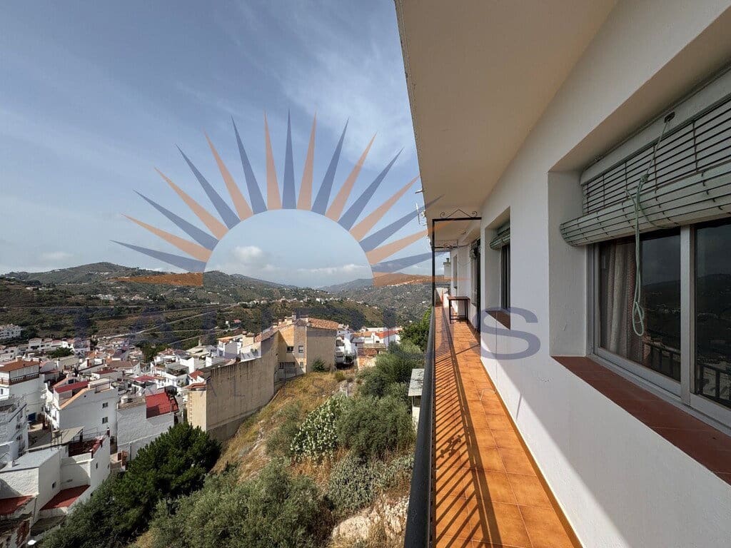 5 bedroom Townhouse for sale in Competa with garage - € 650,000 (Ref: 9921969)