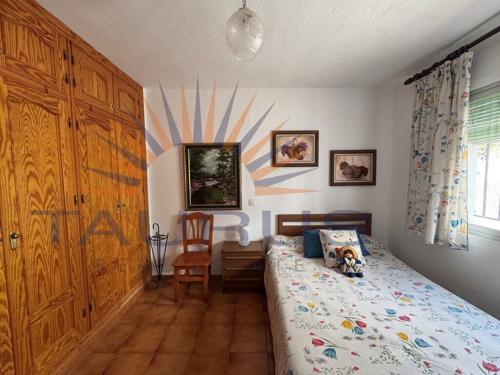 5 bedroom Townhouse for sale in Competa with garage - € 650,000 (Ref: 9921969)