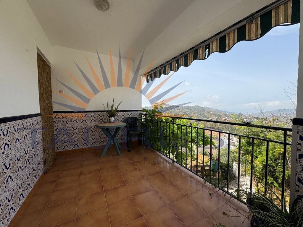 5 bedroom Townhouse for sale in Competa with garage - € 650,000 (Ref: 9921969)