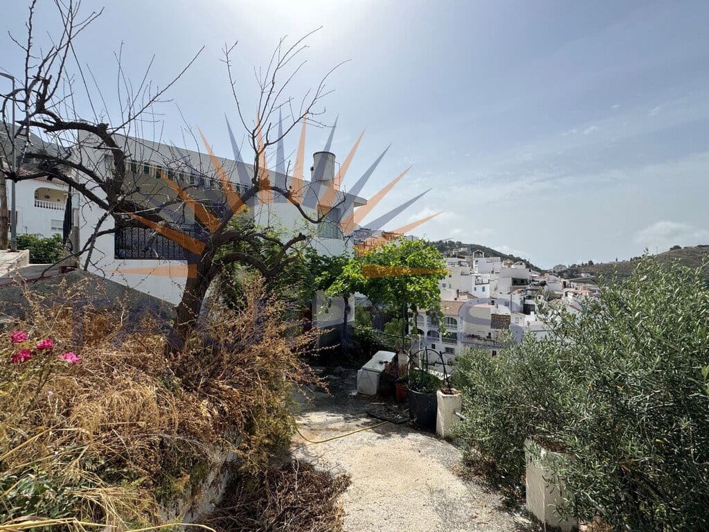 5 bedroom Townhouse for sale in Competa with garage - € 650,000 (Ref: 9921969)
