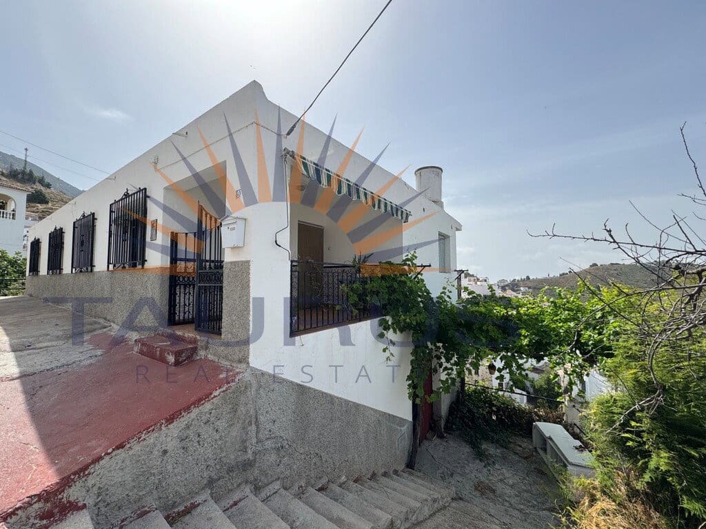 5 bedroom Townhouse for sale in Competa with garage - € 650,000 (Ref: 9921969)