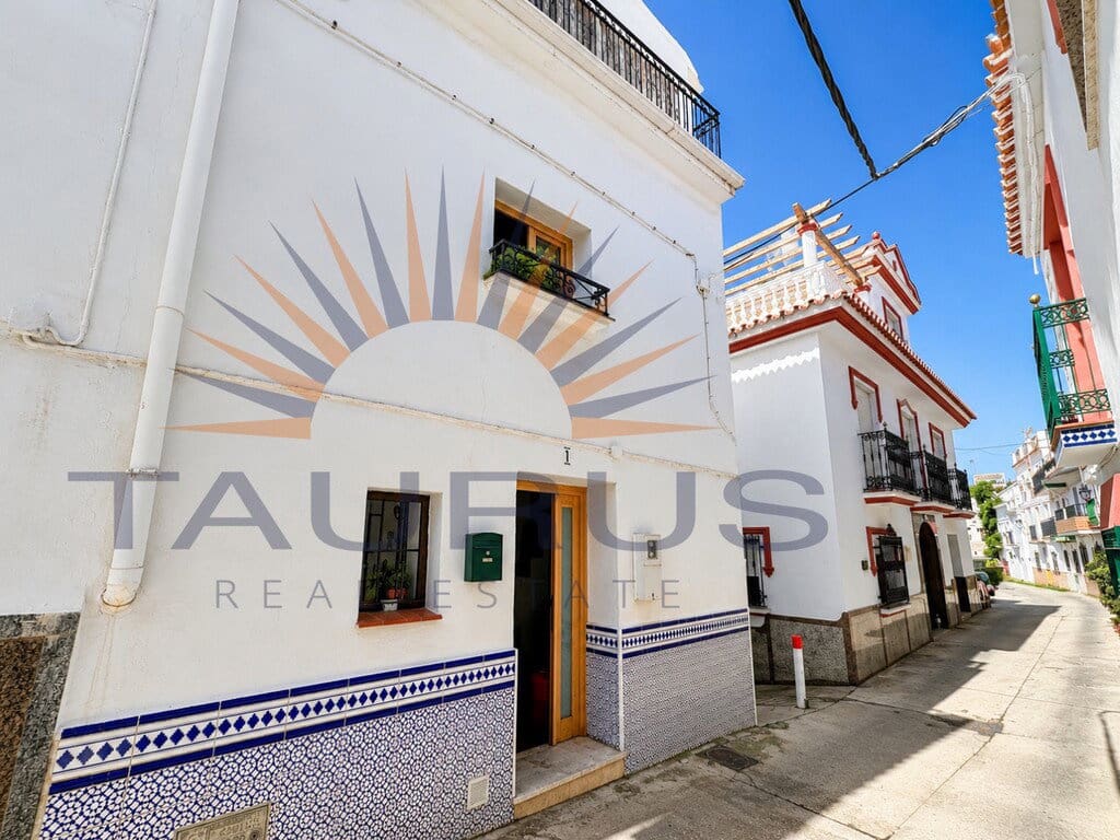 2 bedroom Townhouse for sale in Sayalonga with garage - € 136,000 (Ref: 9928988)
