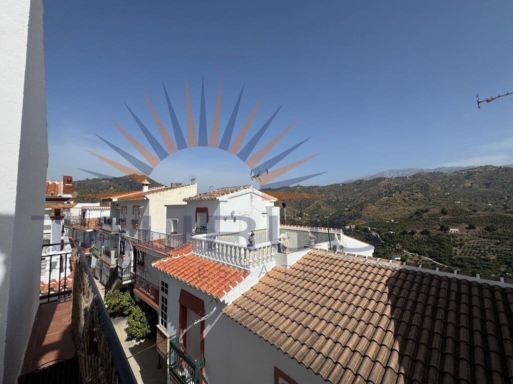 2 bedroom Townhouse for sale in Sayalonga with garage - € 136,000 (Ref: 9928988)