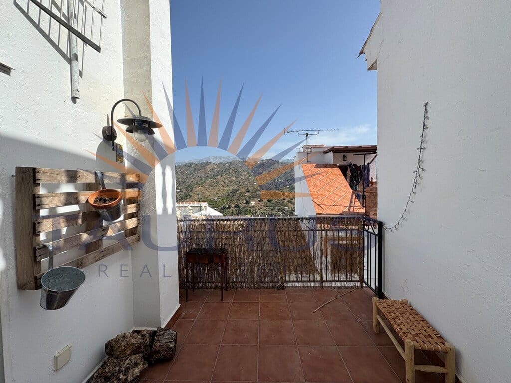 2 bedroom Townhouse for sale in Sayalonga with garage - € 136,000 (Ref: 9928988)