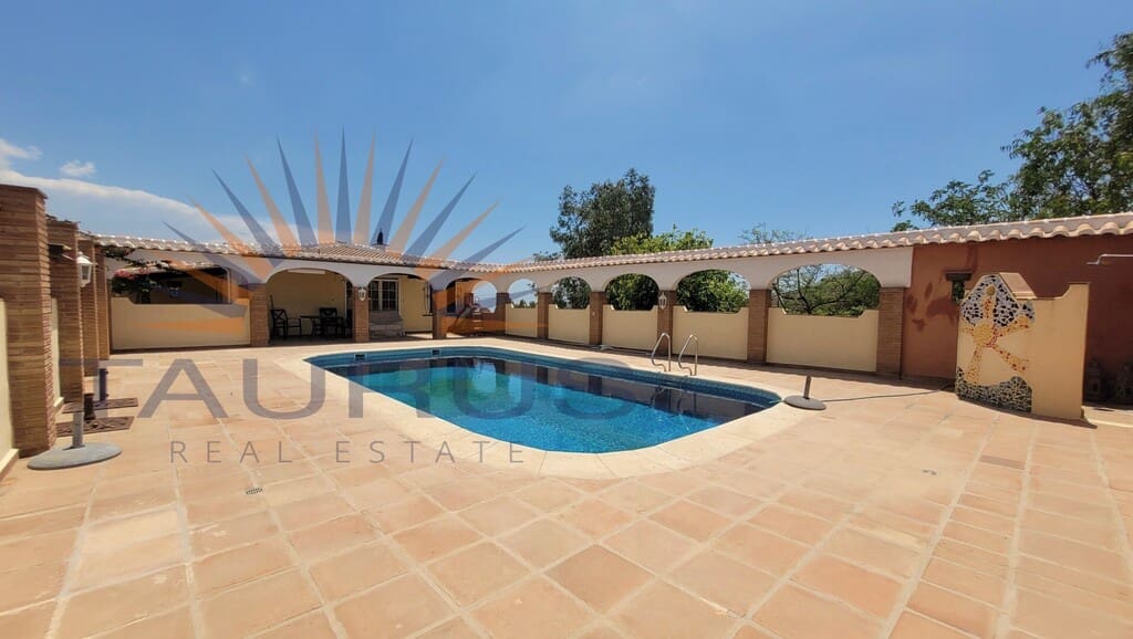 Chalet de 5 habitaciones en Cómpeta en venta con piscina garaje - 895.000 € (Ref: 9936037)