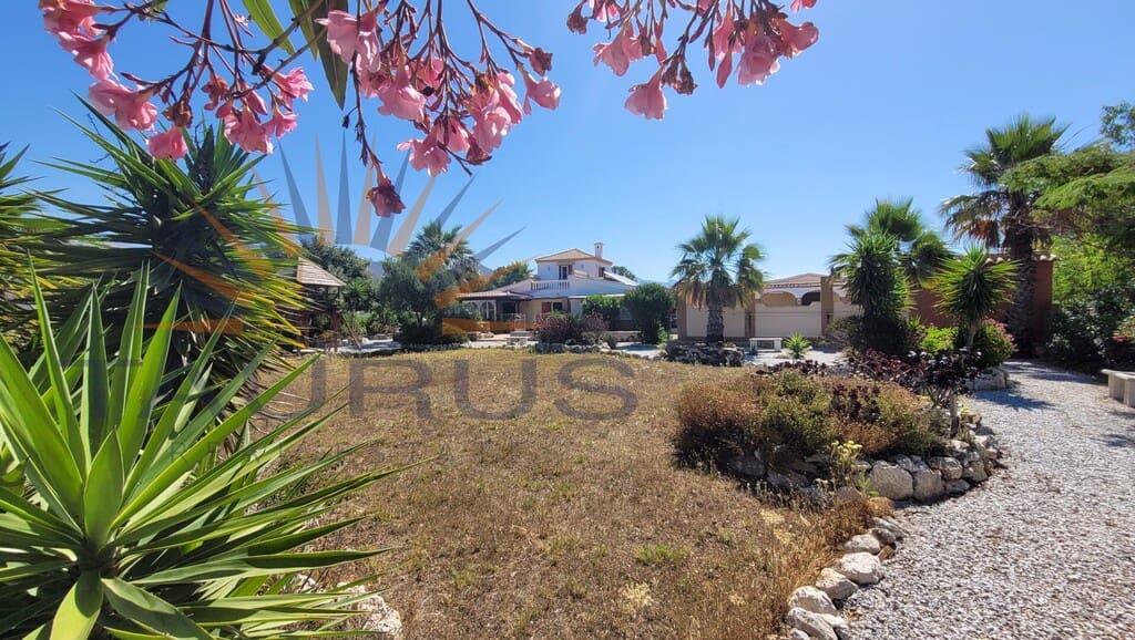 Chalet de 5 habitaciones en Cómpeta en venta con piscina garaje - 895.000 € (Ref: 9936037)