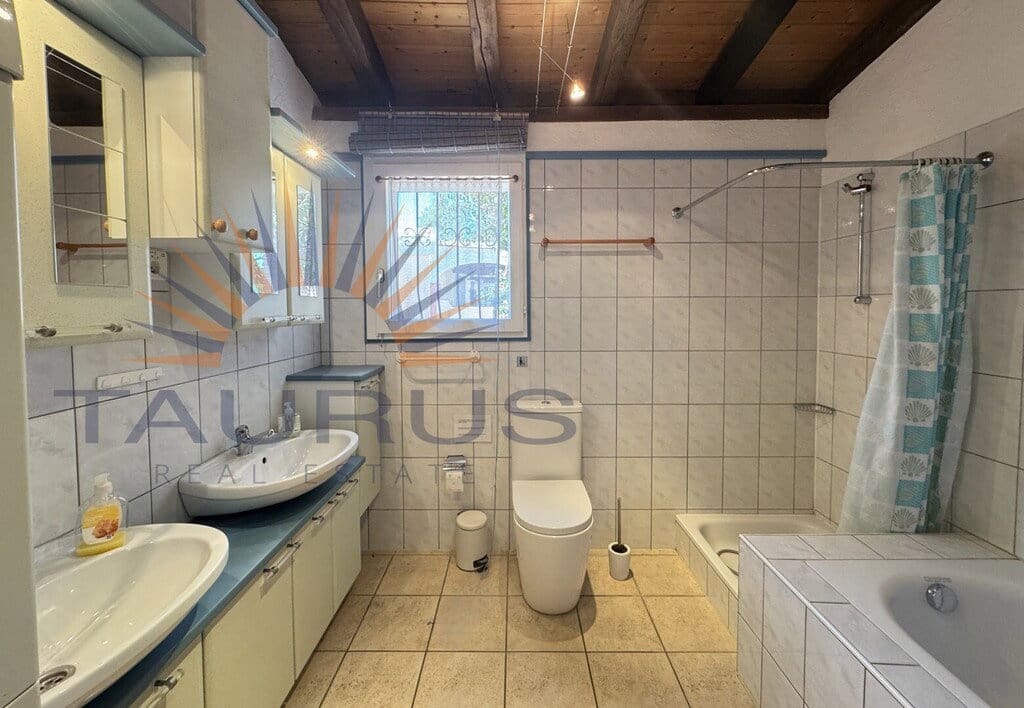 5 bedroom Villa for sale in Competa with pool garage - € 895,000 (Ref: 9936037)